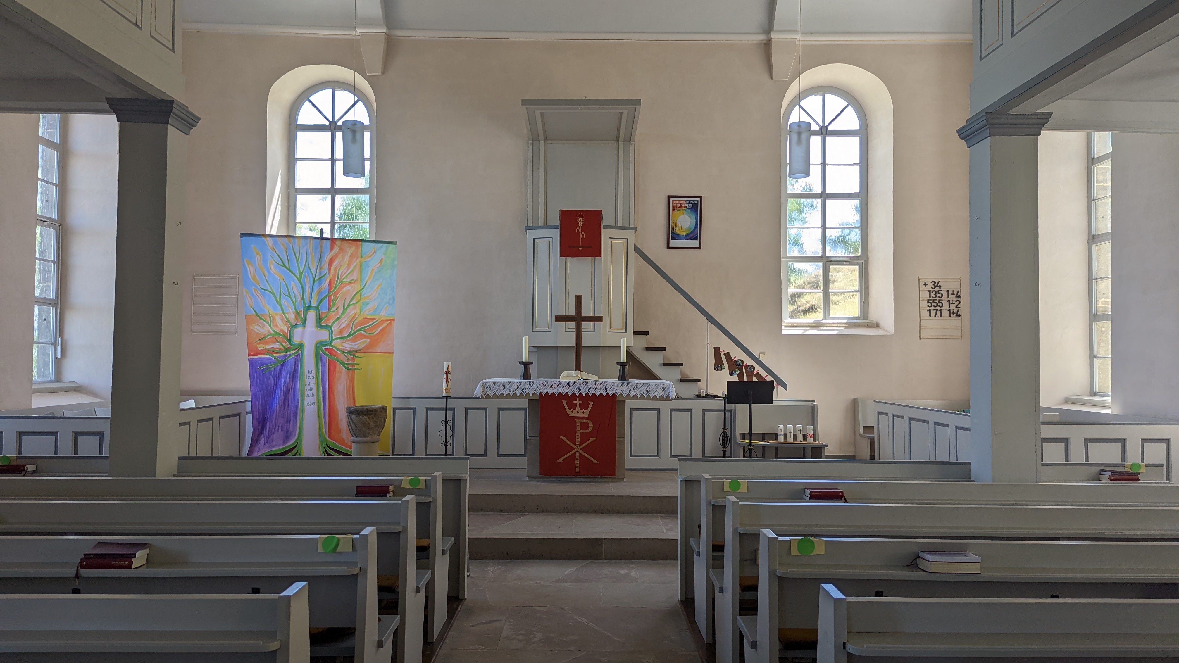 Blick durch den Mittelgang Burghasungen